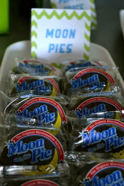 Moon pies at an Outer Space Birthday Party!  See more party ideas at CatchMyParty.com! Space Birthday Party Ideas, Nasa Party, Outer Space Birthday Party, Eclipse Party, Rocket Party, Alien Party, Moon Pies, Astronaut Party, Space Theme Party