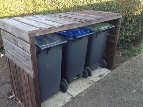 Bin Shelter, Bin Shed, Pallet Garden Furniture, Bin Store, Garden Wallpaper, Pallet Garden, Building A Shed, Garbage Can, Shed Plans