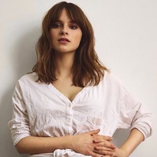 Gabrielle Aplin Gabrielle Aplin, Magical Women, Hair Dye Colors, Just Run, Hair Envy, Loose Waves, Attractive People, Girl Crushes, My Favourite