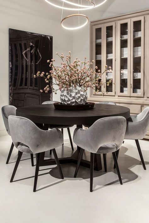 Round Dining Table Decor, Dining Room Sofa, Round Dining Room Table, Dining Table In Living Room, Dinning Room Design, Round Dining Room, Luxury Dining Room, Big Top, Luxury Dining