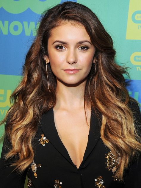 Long ombre waves - click through for more of Nina Dobrev's best hair and makeup inspiration of all time Nina Dobrev Hair Color, Nina Dobrev Hair, Celebrity Hair Colors, Ombre Blond, Ombre Hair Blonde, Beach Wave Hair, Ombré Hair, Popsugar Beauty, Ombre Hair Color