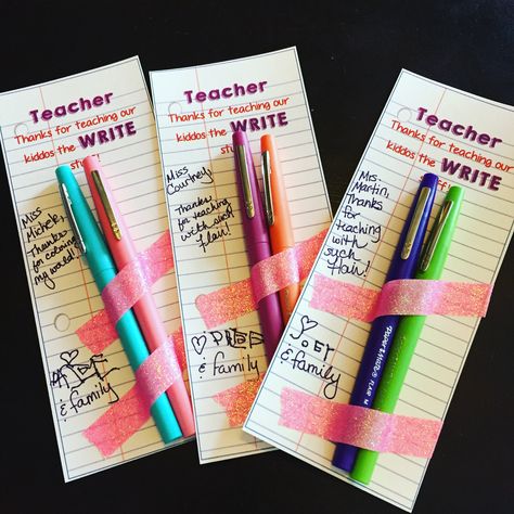 Teacher Valentines: "Teacher, thanks for teaching our kiddos the WRITE stuff" or 'Thanks for teaching with such FLAIR" Teacher Pen Gift Idea, Teachers Day Giveaway Ideas, Stationary For Teachers, Teacher Stationary Gift, Flair Pen Valentine Printable, Teachers Day Card With Pen, Flair Pen Teacher Gift Free Printable, Flair Pen Teacher Gift, Student Valentines