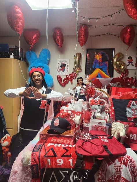 This is a surprise room that I created for my daughter when she crossed DST, my legacy. Delta Sigma Theta Probate, Probate Gifts, Sorority Room, Delta Sigma Theta Gifts, My Legacy, Divine 9, Delta Sorority, Theta Sorority, Delta Sigma Theta Sorority