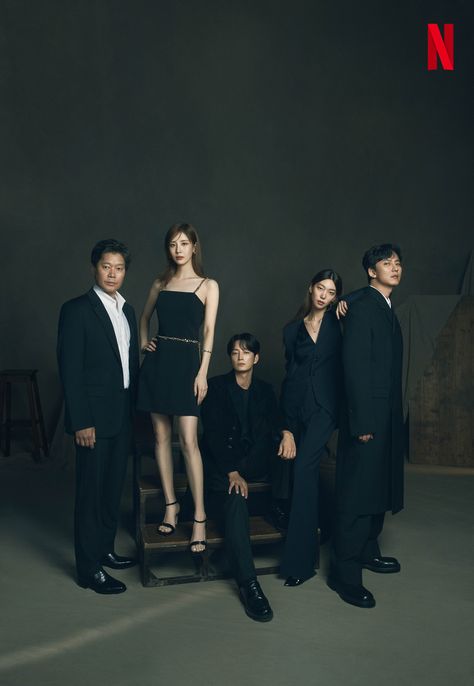 Mafia Yearbook, Formal Family Photoshoot, Photoshoot Ideas Group, Group Shot Photography, Lee Hyun Wook, Lee Ho Jung, Photo Yearbook, Yearbook Photoshoot, Group Picture Poses