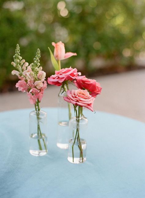 Valentines Bud Vases, Bud Vases With Pink Flowers, Bud Vases Bright Flowers, Sweet Pea Bud Vase, Bud Vases Pink Flowers, Colored Bud Vases, Pink Bud Vases, Simple Floral Centerpieces, Low Wedding Centerpieces