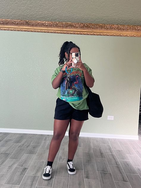 Black Shorts And T Shirt Outfit, White Graphic Tee Outfit Black Women, Big Shirt Shorts Outfit, Big Shirt And Shorts Outfit, Black Cargo Shorts Outfits Women, Green Graphic Tee Outfit, Oversized Tshirt Outfit Black Women, Baggy Graphic Tee Outfit, Casual Errands Outfit Summer