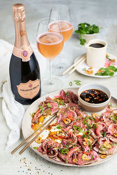 Beef Carpaccio Recipe, Beef Tataki, Magazine Recipe, Bunny Chow, Beef Carpaccio, Crispy Garlic, Festive Food, Fresh Juice, Light Recipes