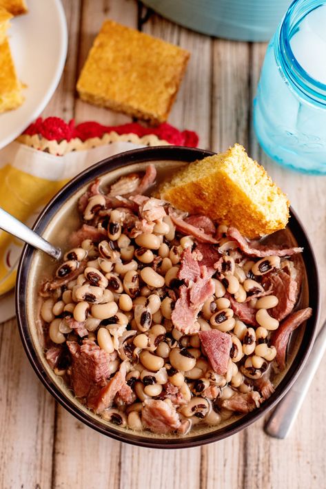 Black Eyed Peas and Ham Blackeyed Pea Recipes, Blackeyed Peas, Little Smokies, Black Eyed Peas Recipe, 15 Bean Soup, Southern Cornbread, Pea Recipes, Andouille Sausage, Ham Recipes