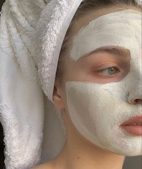 Face Mask Aesthetic, Mask Aesthetic, Clean Girl Aesthetic, Skin Care Serum, Vision Board 2023, Younger Looking Skin, Perfect Skin, Green Beauty, Anti Aging Skin Products