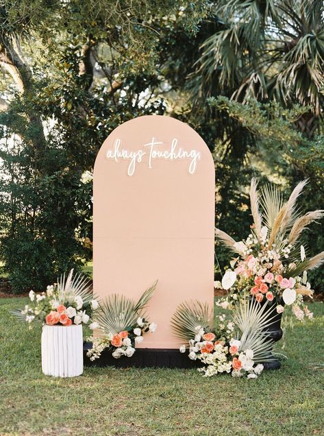 Wedding Photo Backdrop With Neon Sign, Arched Backdrop Wedding, Arched Photo Backdrop, Arches Background, Arch Photo Backdrop, Arched Backdrop, Wedding Guests Photos, Arch Background, Wedding Photo Backdrop