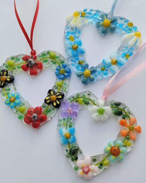 Fused Glass Hearts, Heart Ideas, Glass Fusion Ideas, Glass Hearts, Fusion Art, Fused Glass Ornaments, Glass Fusing Projects, Glass Art Projects, Fused Glass Jewelry