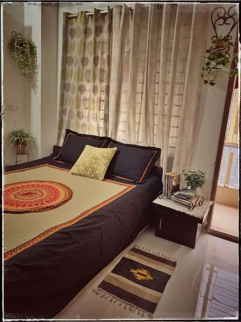 Indian Bedroom Curtain Ideas, Bedroom Ideas Indian Style, Medium Bedroom, Bedroom Ideas Indian, Bad Room Design, Bedroom Indian, Corner Curtains, Bedroom Curtain Ideas, Indian Bedroom Decor