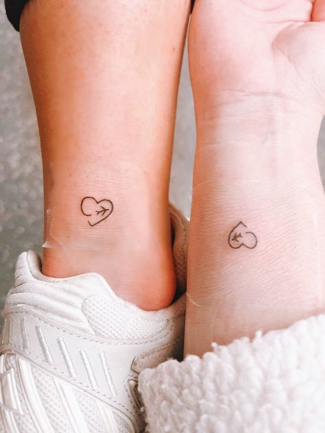 Friendship travel tattoo Beachy Best Friend Tattoos, Bestie Tattoos Long Distance, Matching Travel Tattoos Best Friends, Travel Bestie Tattoos, Sister Travel Tattoos, Mother Daughter Travel Tattoos, Tattoos That Represent Friendship, Girls Holiday Tattoo, Tattoo Ideas Besties