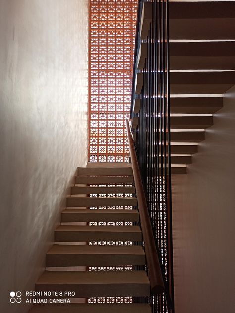 Staircase Jali Design, Brick Jali Design Exterior, Jali Brick Design, Jaali Wall Design, Brick Jaali Design, Staircase Tower Design Exterior, Staircase Elevation Exterior, Brick Wall Architecture, Brick Stairs