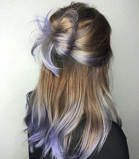 Korean Hair Color, Hair Color Underneath, Peekaboo Hair, Hair Color Streaks, Lilac Hair, Dyed Hair Inspiration, Lavender Hair, Pretty Hair Color, Peinados Fáciles Para Cabello Corto