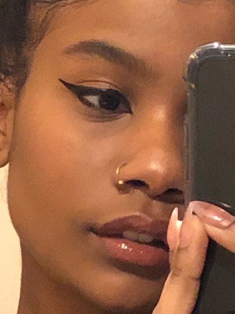 Nose Piercing On Dark Skin, Nose Ring On Black Women, Nose Ring Hoop Gold Black Women, Black Women Nose Ring, Nose Piercing Hoop Black, Nose Piercing On Black Women, Nose Piercing Aesthetic Ring, Nose Jewelry Aesthetic, Gold Nose Ring Aesthetic