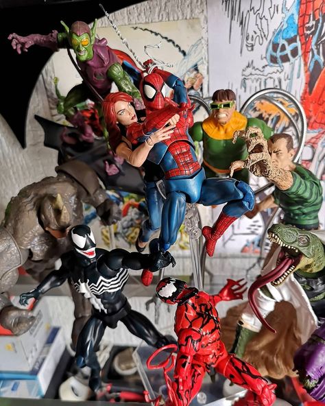 Cool Wallpapers Graffiti, Mafex Spiderman, Spiderman Action Figure, Spiderman Comic Art, Geek Room, Spiderman Venom, Superhero Toys, Marvel Figure, Funko Pop Toys