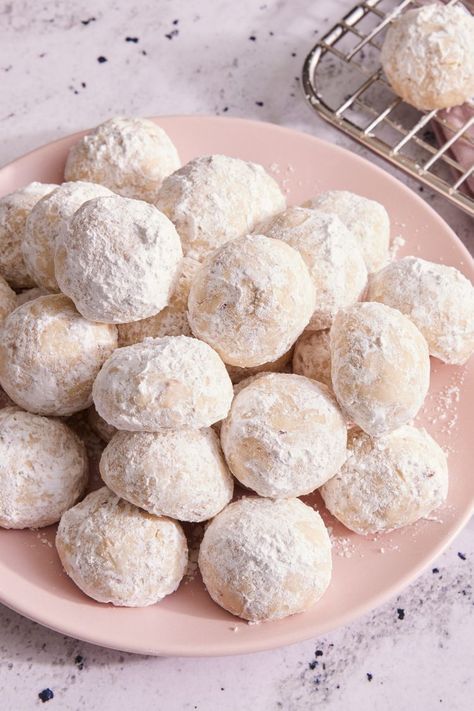 Best Snowball Cookies Russian Tea Cakes Recipe, Wedding Cookies Recipe, Cookies Sans Gluten, Italian Wedding Cookies, Snowball Cookie Recipe, Gf Cookies, Russian Tea Cake, Italian Cookie Recipes, Mexican Wedding Cookies