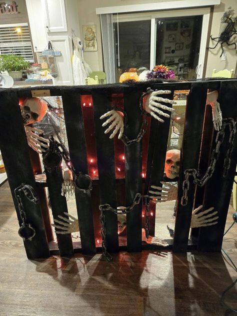 Halloween decorations on a budget/DYI | Everything from Dollar tree except the pallet | Facebook Halloween Decorations On A Budget, Diy Everything, Pallet Halloween, Outside Halloween Decorations, Decorations On A Budget, Halloween Templates, Halloween Decorations Diy Outdoor, Spooky Halloween Party, Diy Outdoor Decor