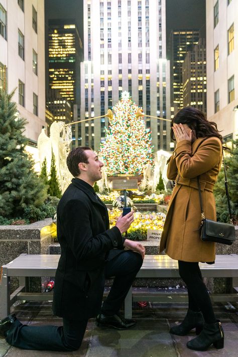 New York City Proposal Christmas, Nyc Christmas Engagement, Christmas In New York Couple, New York Christmas Proposal, Nyc Christmas Proposal, Christmas Proposal Ideas, Christmas Wedding Proposal, New York Proposal, New York Christmas Time