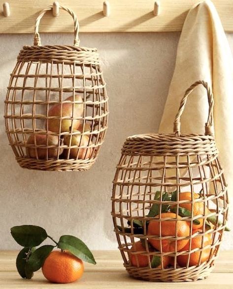 Rattan Storage, Willow Weaving, Plastic Baskets, Paper Weaving, Kitchen Sale, Weaving Projects, Fruit Basket, Zara Home, Hanging Baskets