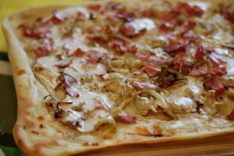 Tarte Flambee Recipe, Flammkuchen Recipe, Creme Fraiche Sauce, Onion Tart, French Recipes, Savory Tart, French Dishes, French Cooking, Easy Dishes