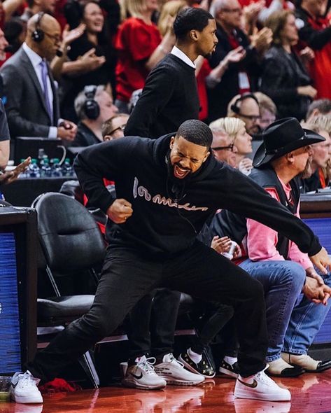 💥 Drake Take Care Album, Drake Drizzy, Basketball Basket, Drake Graham, Aubrey Drake, Curated Outfit, Men’s Fitness, Sport Court, Mens Fashion Trends