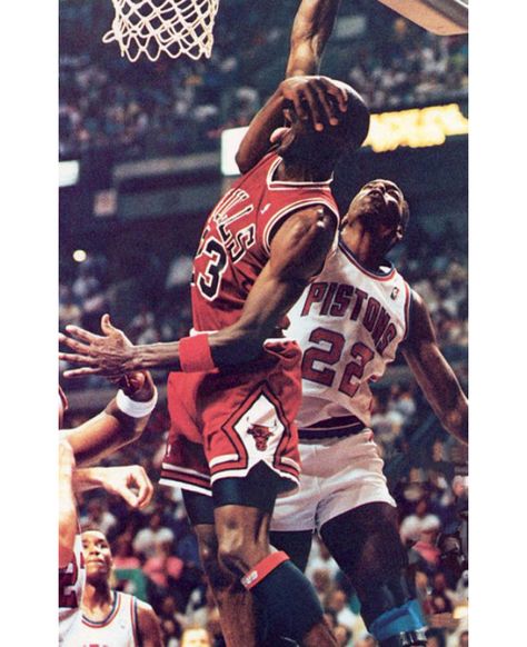 The Definitive Michael Jordan Photo Gallery Bad Boy Pistons, Michael Jordan Photos, Michael Jordan Pictures, Basketball Tricks, Basket Nba, Michael Jordan Basketball, Basketball Photography, Chicago Sports, Jordan Basketball