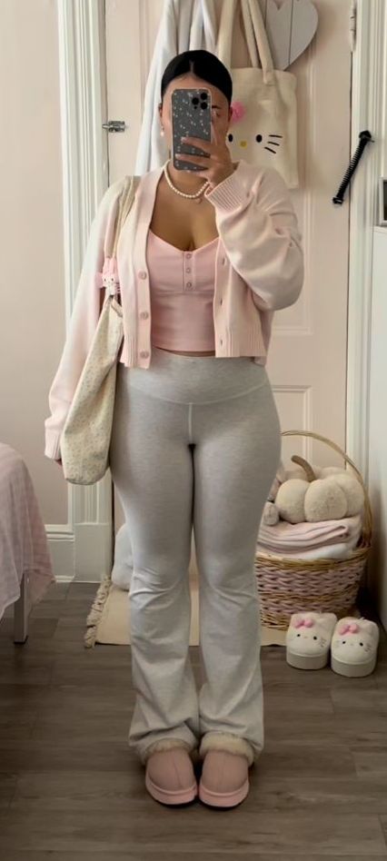 Easy Pink Outfits, Casual Outfit Heels, Pink Outfits Comfy, Casual Pink Outfit Ideas, Pink Outfit Inspo Casual, Cozy Style Outfits, Coquette Fall Outfits, Croquette Outfits, Casual Comfy Fall Outfits