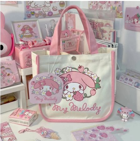 Sanrio Fashion, Sanrio Bag, Anime Designs, Bento Bags, Kawaii Sanrio, Bag Lunch, Kawaii Stuff, Plush Backpack, Hello Kitty My Melody