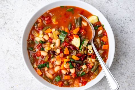 This crockpot minestrone soup is packed with vegetables, rich in protein and is made in the slow cooker for an easy comfort food meal the whole family will love. Minestrone Crockpot Soup, Crock Pot Minestrone Soup, Crockpot Minestrone Soup, Crockpot Minestrone, Vegan Minestrone Soup, Soup Crocks, Minestrone Soup, Easy Comfort Food, Crock Pot Soup