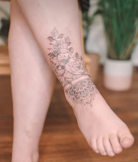 Mandala Foot Tattoo, Wrap Around Ankle Tattoos, Rose Tattoo On Ankle, Cute Foot Tattoos, Shin Tattoo, Ankle Tattoo Designs, Animal Tattoo Ideas, Anklet Tattoos, Foot Tattoos For Women