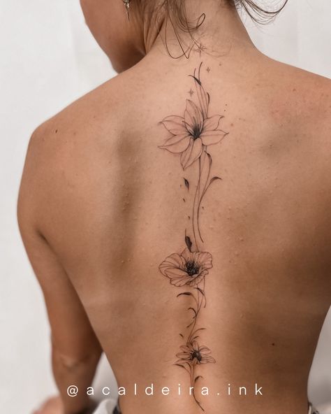 Lily Tattoo Back, Symmetric Tattoo, Flower Chain Tattoo, Tattoo Lily, Tattoo Back Tattoo, Tattoo Spine, Gladiolus Tattoo, Floral Back Tattoos, Flower Spine Tattoos