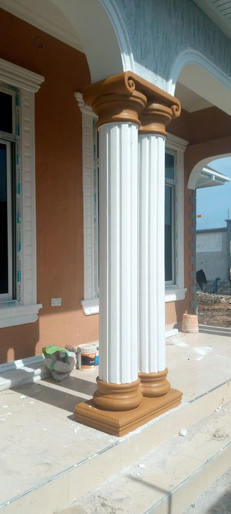 Piller Design Columns Pop, Round Pillar Design Exterior Entrance, Round Pillar Design Interior, Column Design Exterior, Front Pillar Design, Mansion Facade, House Pillar Design, Interior Pillars, Round Pillar Design