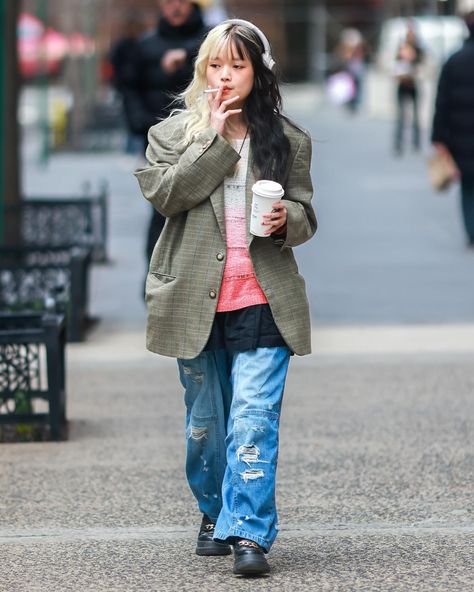 March archives #streetfashion #fashion #street #NYC #nycfashion #winter #winterfashion #fashiontrends #newyorkcity #style #streetstyle #vintage #springfashion #spring Nyc Fashion Student, Fashion Student, Fashion Mistakes, 10 Pounds, Fashion Street, Stay Tuned