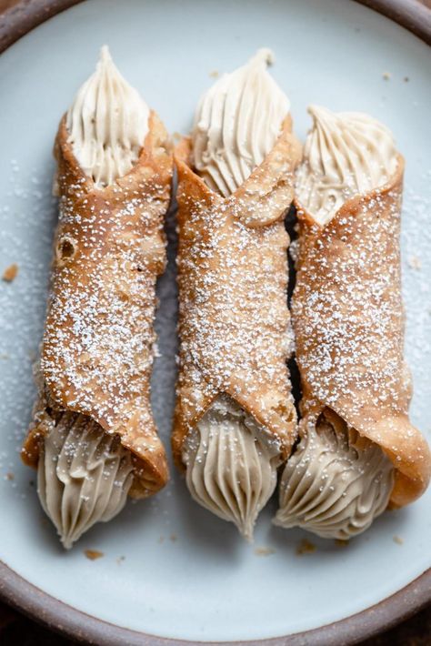 Homemade Cannoli, Italian Cannoli, Cannoli Shells, Cannoli Recipe, Cannoli Cream, Sauce Bolognaise, Sunflower Butter, Sicilian Recipes, Vanilla Girl