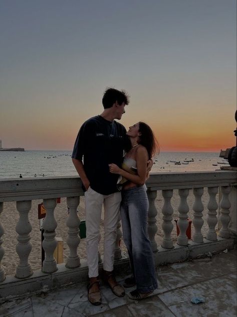 Tall Boyfriend Short Girlfriend, Short Girlfriend, Tall Boyfriend, Short Couples, Height Difference, Ideal Boyfriend, The Love Club, Goals Pictures, Dear Future Husband