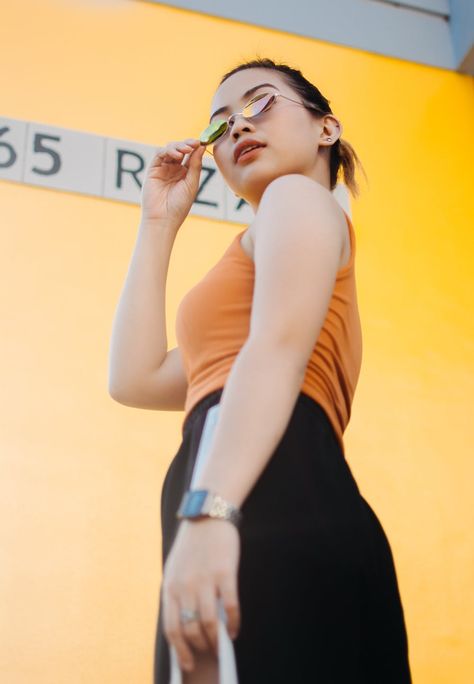 Cool Pictures To Draw, Woman In Sunglasses, Perspective Photos, Photo Of Woman, Wearing Purple, Perspective Photography, Purple Sunglasses, Female Pose Reference, Yellow Wall