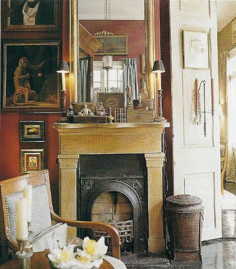 Gerald Pierce’ pied-a-terre in the New Orleans French Quarter via Southern Accents, December, 2002 New Orleans Shotgun House Interior, Shotgun House Interior, California Bedroom Style, Faux Fireplaces, Georgian Houses, New Orleans Decor, New Orleans Architecture, Creole Cottage, French Creole