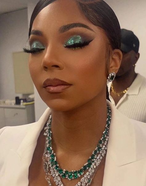 Green Eye Makeup On Black Women, Smokey Eye On Green Eyes, Makeup Looks For Hunter Green Dress, Green Holiday Makeup, Hunter Green Makeup Looks Black Women, Chartreuse Dress Makeup, Olive Green Makeup Looks Black Women, Green Wedding Makeup Looks, Princess Tiana Inspired Makeup