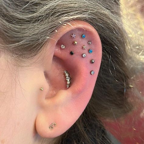 Bvla Piercing, Tragus Piercing Ideas, Piercing Inspo, Multiple Earrings, Cool Piercings, My Last Day, Alternative Jewelry, The Genius, Pierced Jewelry