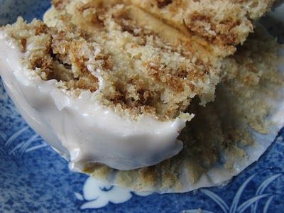 Must not make.  Crackin' Oat Bran apple muffins.  That stuff has to have crack in it to be that good. Oat Bran Muffin Recipe, Oat Bran Recipes, Oat Bran Cereal, Oat Bran Muffins, Recipes Muffins, Bran Muffin Recipes, Oat Bran, Cereal Dessert, Bran Cereal