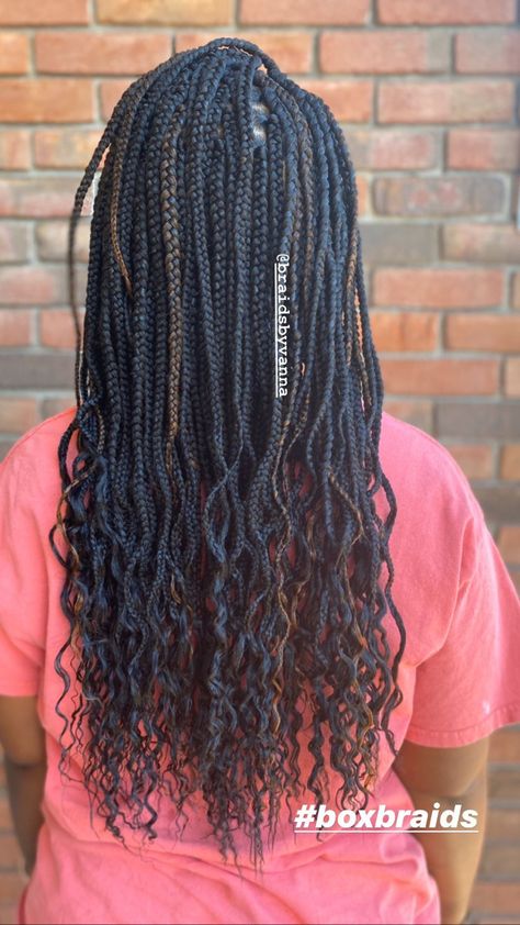 Knotless Box Braids Crinkle Ends, Box Braids With Body Wave Ends, Mid Back Box Braids With Curly Ends, Crinkle Braids Black Women, Crinkle Knotless Braids, Crinkle Box Braids, Knotless Braids With Crinkle Ends, Wavy Ends Box Braids, Knotless Box Braids With Wavy Ends