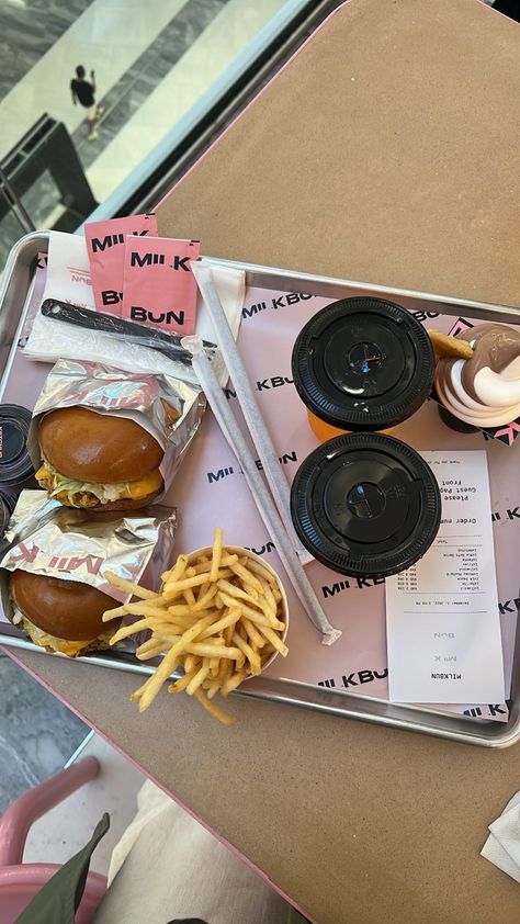 Burger, fast food, kuwait, assima mall Streak Pics, Food Mcdonald's, Kuwait Aesthetic, Food Burger Aesthetic, Kuwait Lifestyle, Kuwait Food, Kuwaiti Girl Aesthetic, Kuwait Dinar Money, Kuwaiti Girl