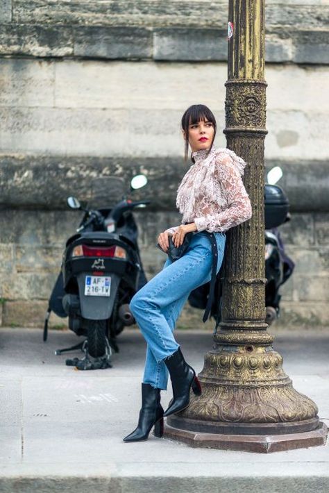 The 20 best street style photos from Paris, London, Milan and New York Boots Outfit Ankle, Street Style 2017, Moda Paris, Paris Fashion Week Street Style, Girls Uniforms, Paris Street Style, Spring Street Style, Oui Oui, Street Style Inspiration