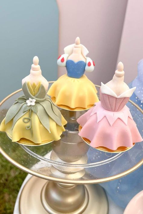 Feast your eyes on this magical princess-themed birthday party! Love the cupcakes! See more party ideas and share yours at CatchMyParty.com Birthday Princess Theme, Princess Cupcake, Princess Cakes, Magical Princess, Princess Theme Birthday, Princess Theme Birthday Party, Prince Party, Cupcake Images, Princess Cupcakes