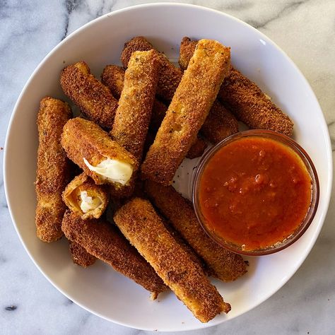 Gluten-Free Mozzarella Sticks Bosco Sticks, Gluten Free Mozzarella Sticks, Mozzarella Sticks Recipe, Paleo Appetizers, Gluten Free Italian, Gluten Free Bread Crumbs, Vegetarian Tacos, Gluten Free Menu, Italian Spices