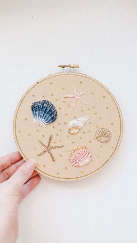 ⋒bess wilkins⋒ hand embroidery on Instagram: “we’ve got beach vibes for this months pattern club 🌊☀️🐚 i had a heap of fun creating the ribbed texture you find on shells 😍 not to…” Hand Embroidery Beach Designs, Beach Hand Embroidery, Shell Embroidery Pattern, Seashell Embroidery Pattern, Embroidery Beach Designs, Shell Embroidery Design, Embroidery Cute Designs, Beach Embroidery Patterns, Embroidery Sea Life