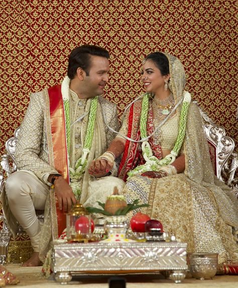 Isha Ambani Wedding, Most Expensive Wedding, Most Expensive Wedding Dress, Ambani Wedding, Isha Ambani, Father Of The Bride Outfit, Expensive Wedding Dress, Expensive Wedding, Delhi Wedding