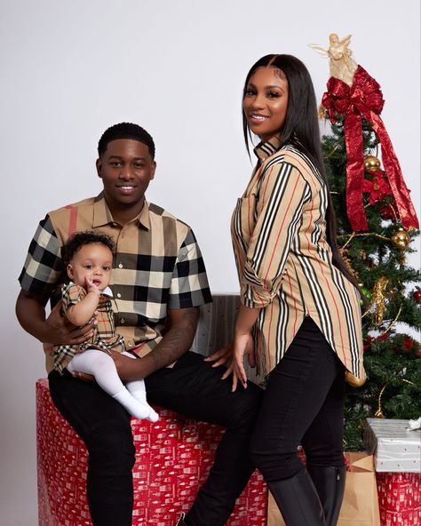 Holiday Pics, Family Photoshoots, Burberry Shirts, Couples Outfit, Christmas Shoot, Black Couple, Christmas Family Photos, Burberry Kids, Holiday Pictures